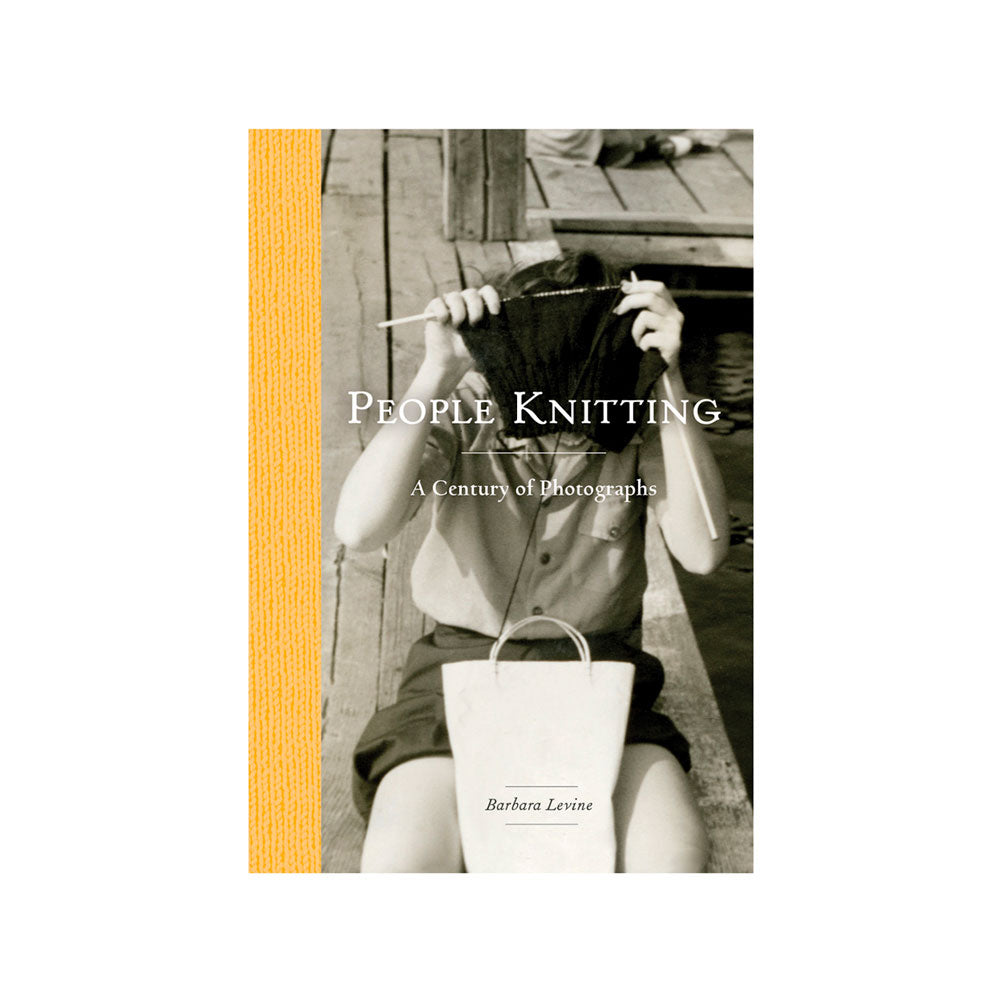 People Knitting: A Century of Photographs - Barbara Levine